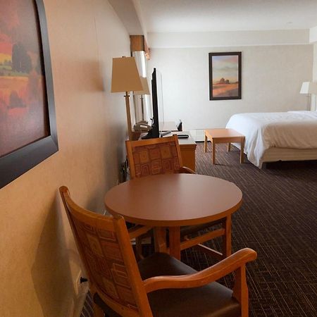 Westlock Inn & Conference Centre ภายนอก รูปภาพ
