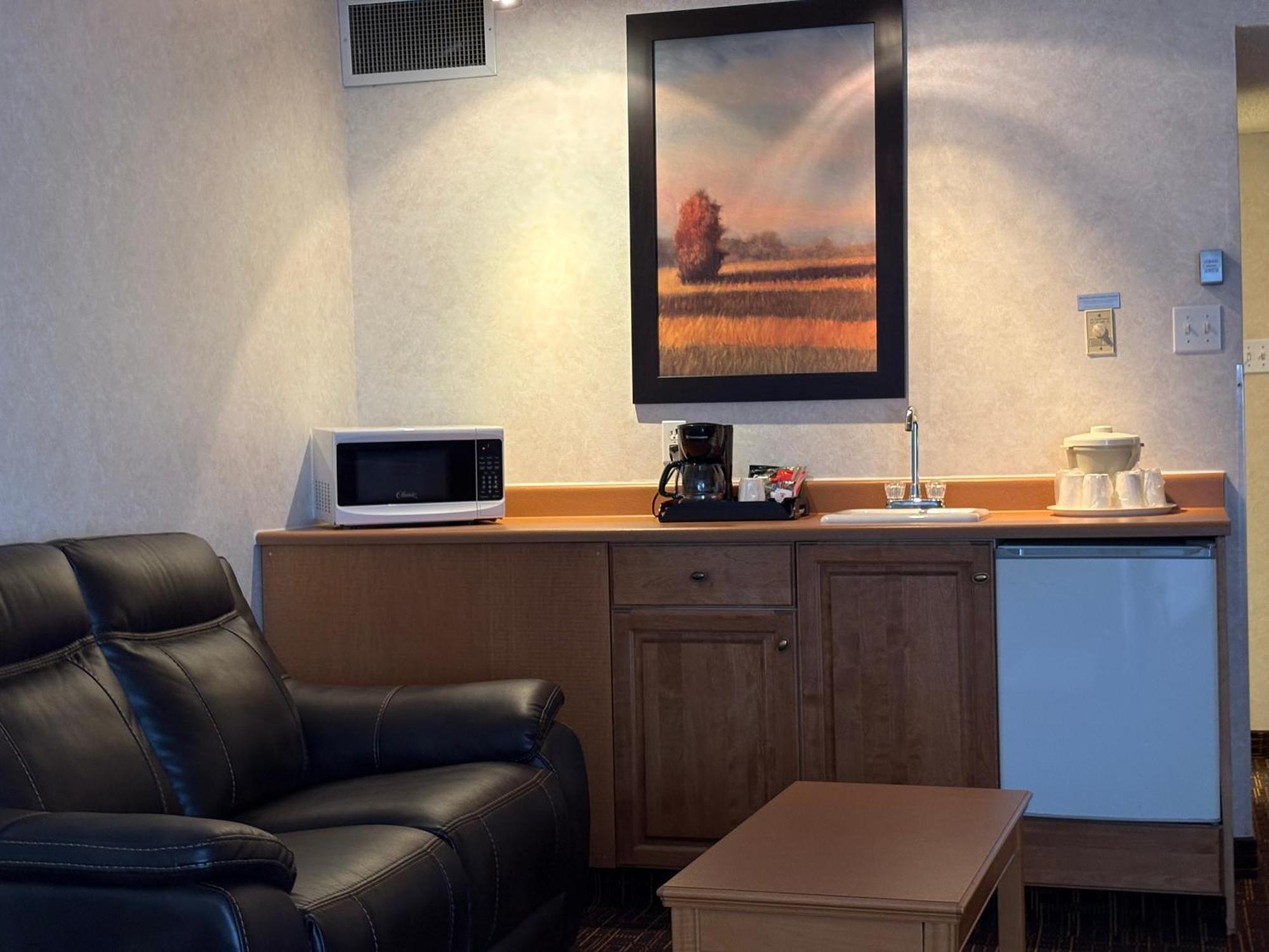 Westlock Inn & Conference Centre ภายนอก รูปภาพ