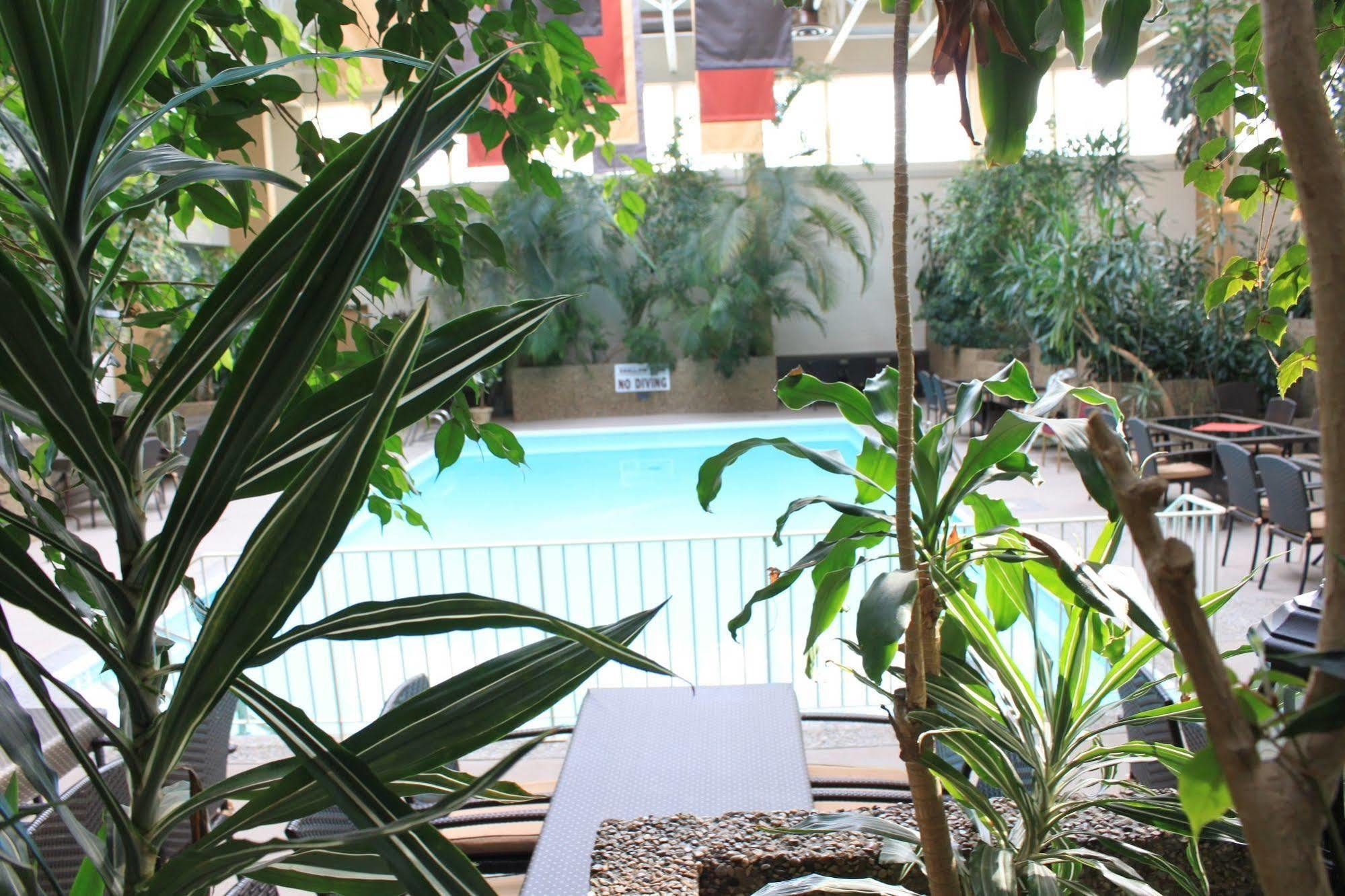 Westlock Inn & Conference Centre ภายนอก รูปภาพ